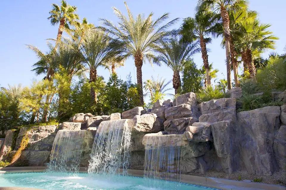 Tahiti Village Resort & Spa Las Vegas Exterior photo