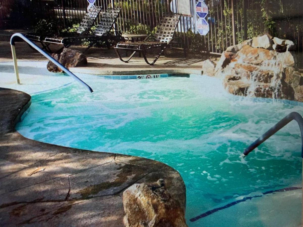 Tahiti Village Resort & Spa Las Vegas Exterior photo